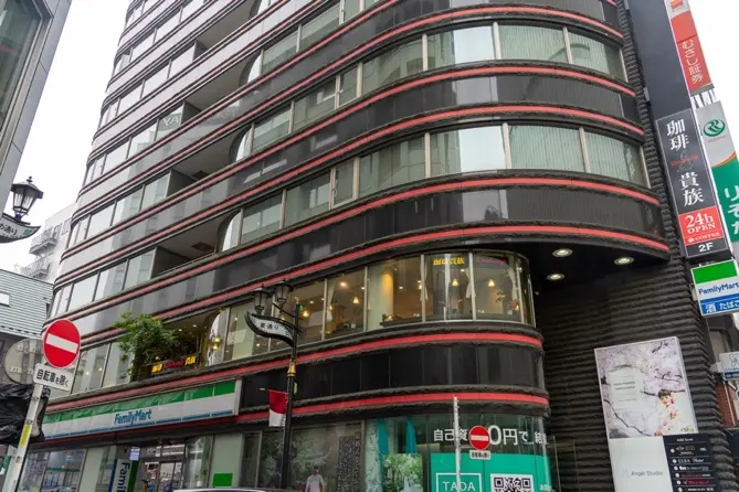 純喫茶で名文を Vol.1 眠らない街・新宿の名喫茶で、熱狂の60年代を 