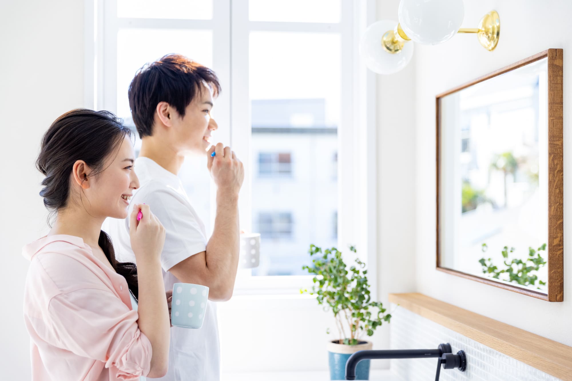 タバコによる歯の黄ばみの改善方法とは 原因や予防策も合わせて紹介 ケムール