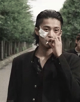 タバコの上手な吸い方とは 煙の吸い込み方やかっこいい持ち方を紹介 ケムール